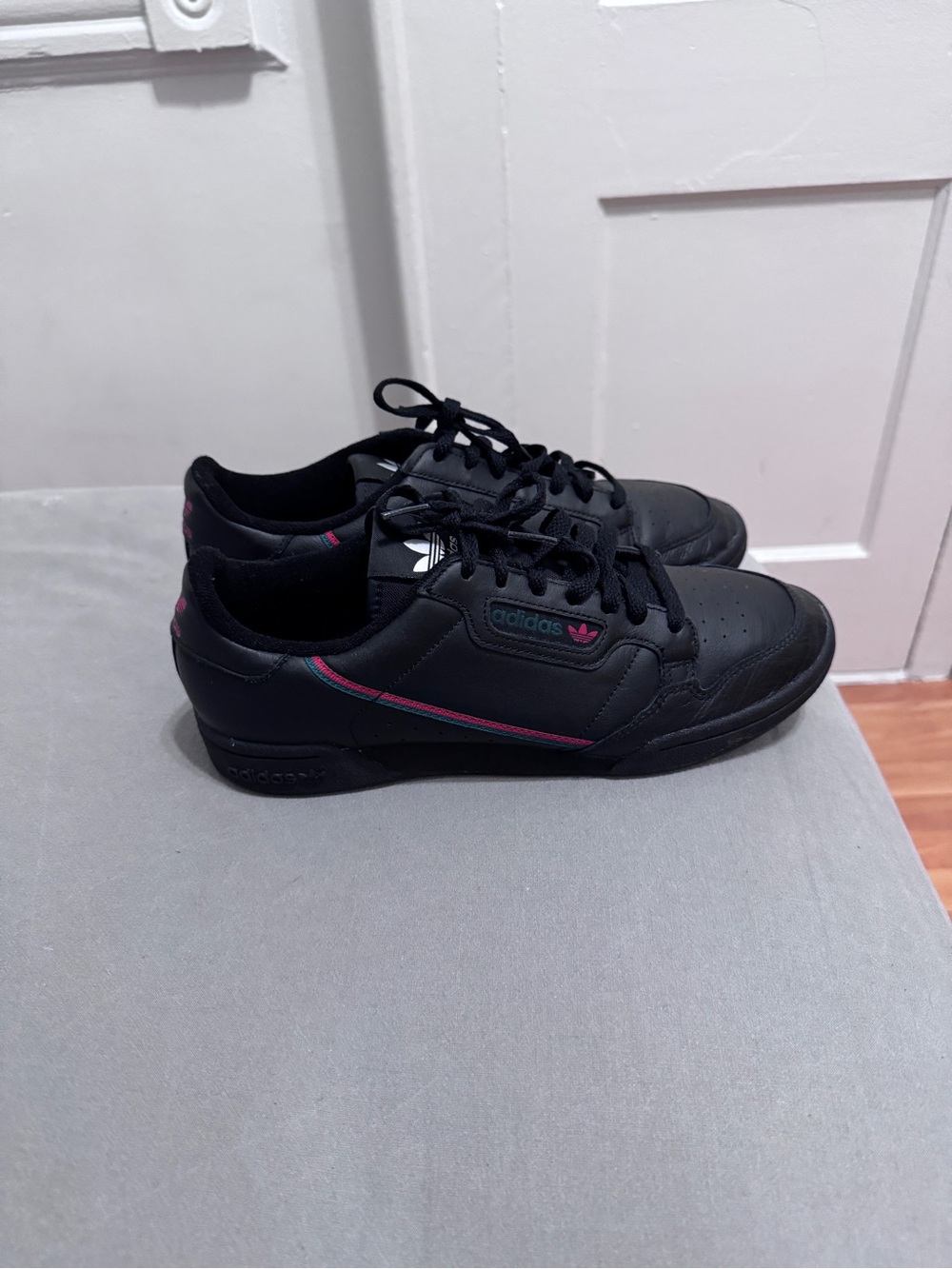 adidas continental 80” snickers green scarlet.